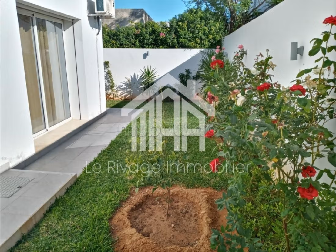 Rent this apartment in La Marsa. Dimension 250 m². New furniture. 