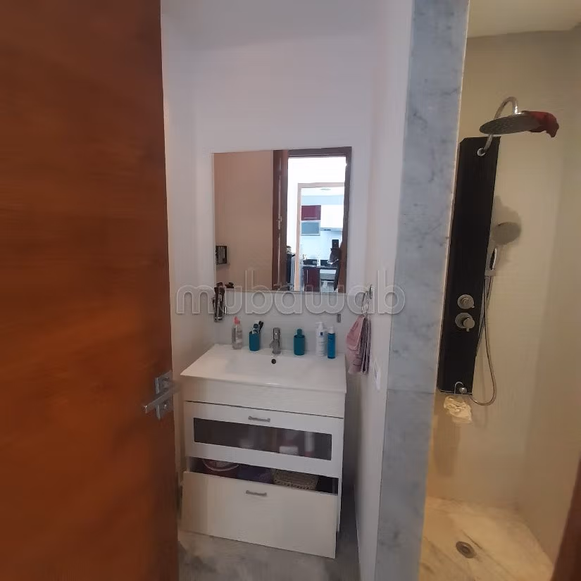 شقة للإيجار بالمعاريف. 1 غرفة جيدة. مفروشة. 