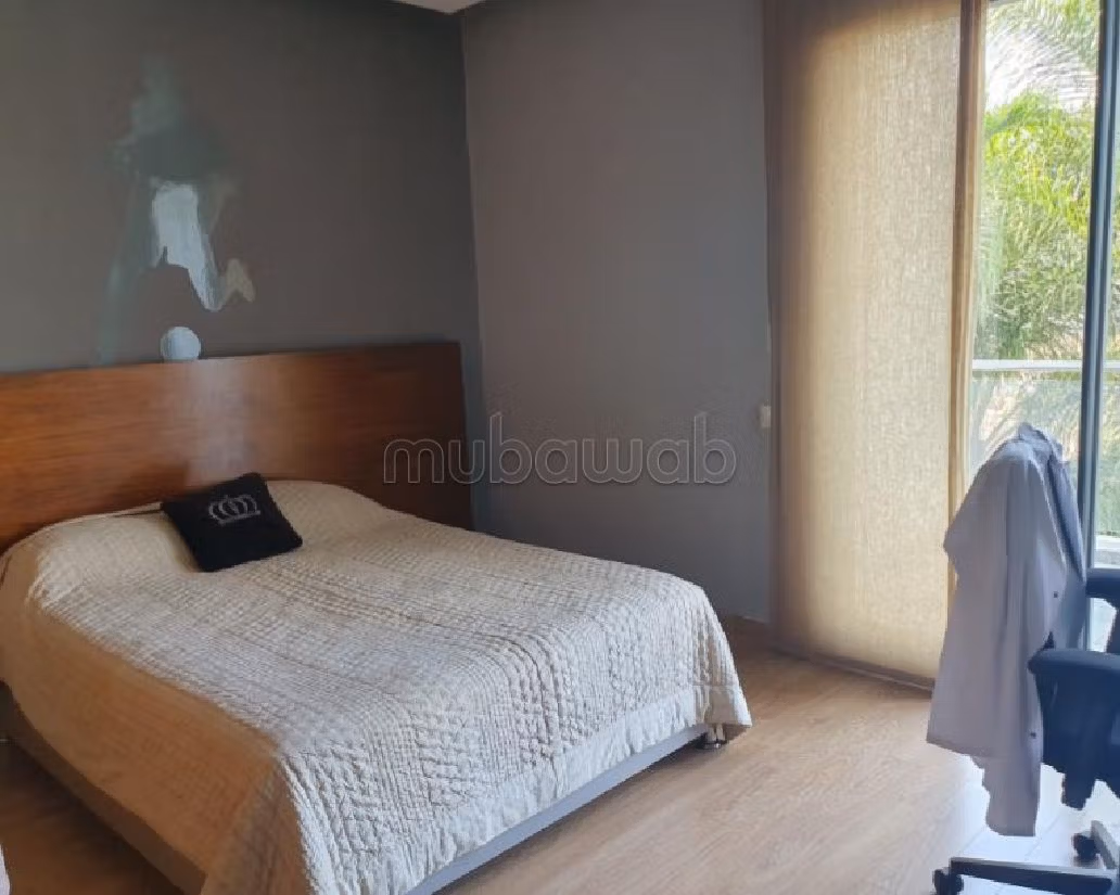 فيلا جميلة للبيع ب المدينة الخضراء. 7 قطع مريحة. مفروشة.