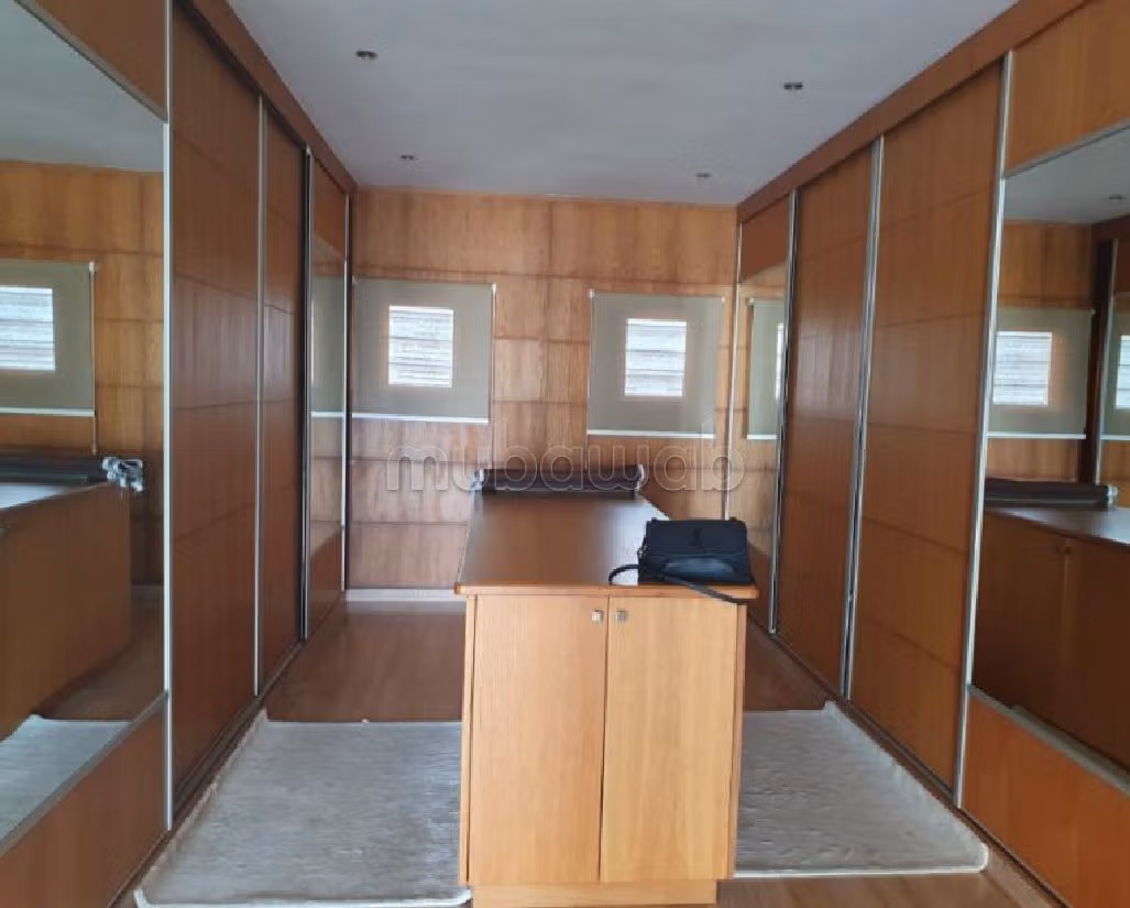 فيلا جميلة للبيع ب المدينة الخضراء. 7 قطع مريحة. مفروشة.