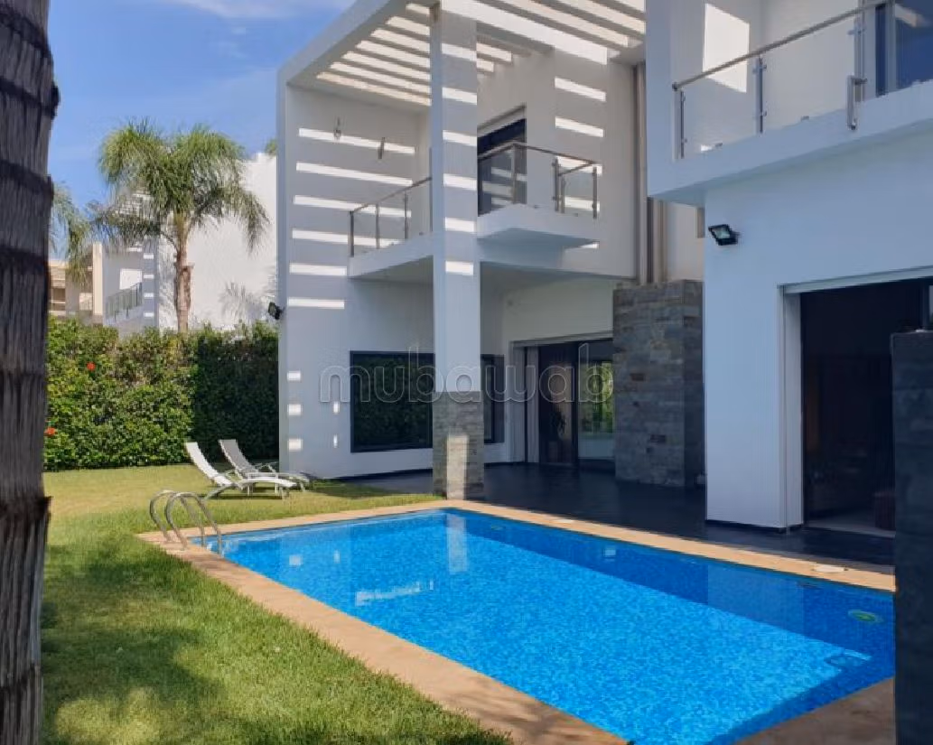 فيلا جميلة للبيع ب المدينة الخضراء. 7 قطع مريحة. مفروشة.