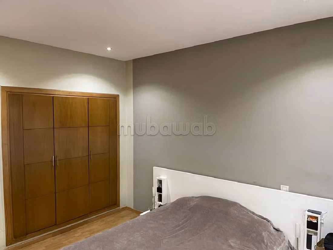 Busca pisos en venta en Les Hôpitaux. 1 bonita habitación. Mobiliario nuevo