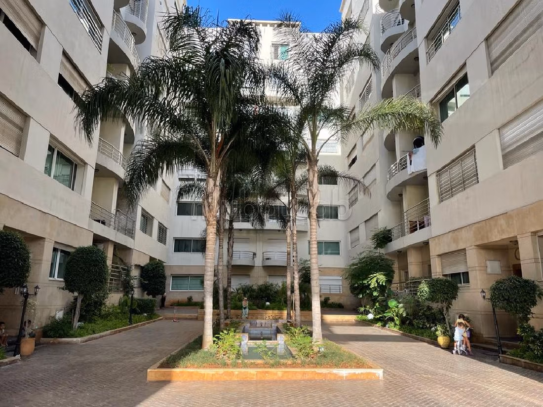 Busca pisos en venta en Les Hôpitaux. 1 bonita habitación. Mobiliario nuevo