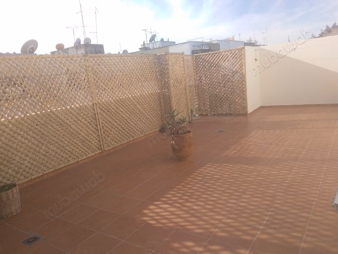 Appartement avec terrasse en haut 
Agdal