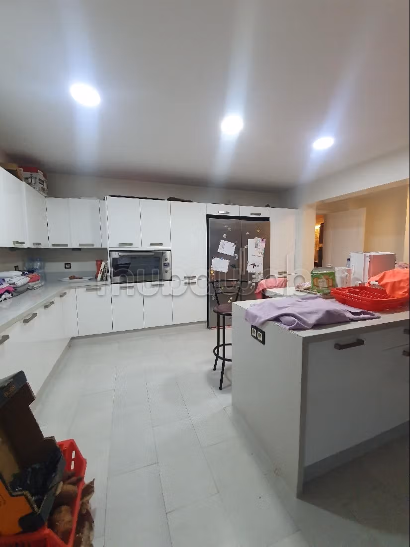 Piso en venta en Racine Extension. 12 habitaciones grandes. Conserje disponible, aire condicionado general. 