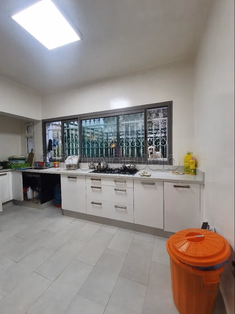 Piso en venta en Racine Extension. 12 habitaciones grandes. Conserje disponible, aire condicionado general. 