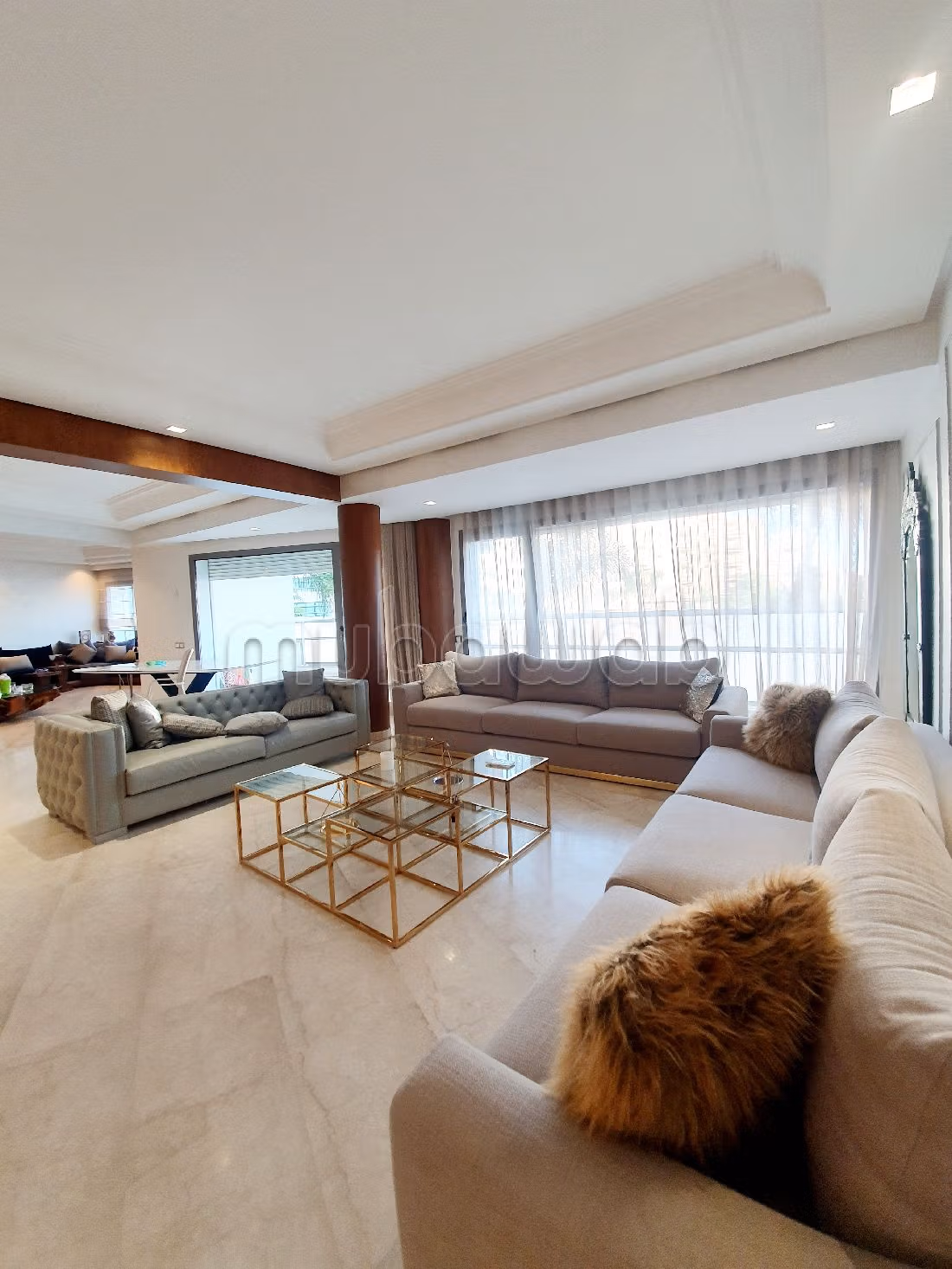 Piso en venta en Racine Extension. 12 habitaciones grandes. Conserje disponible, aire condicionado general. 