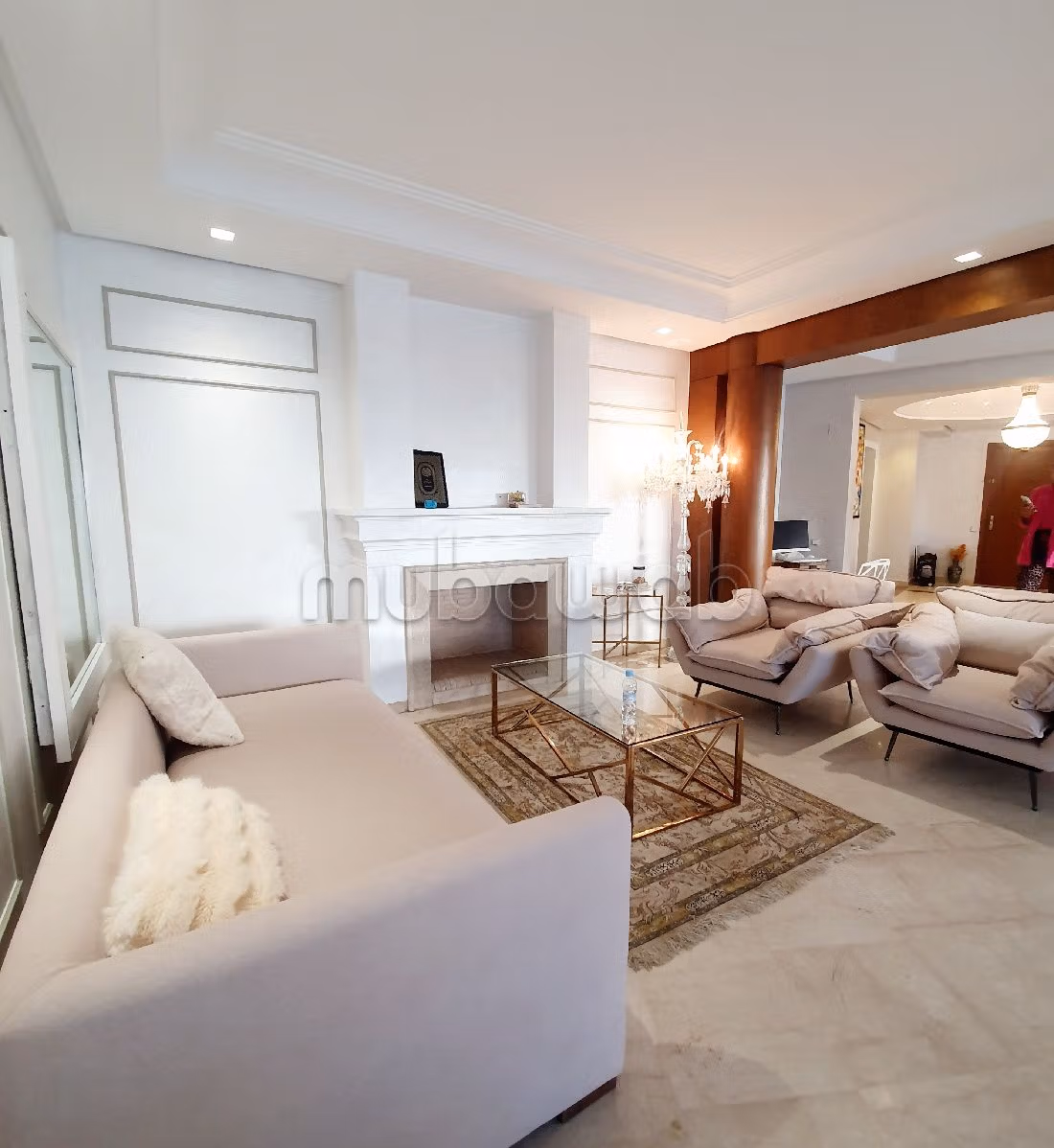 Piso en venta en Racine Extension. 12 habitaciones grandes. Conserje disponible, aire condicionado general. 