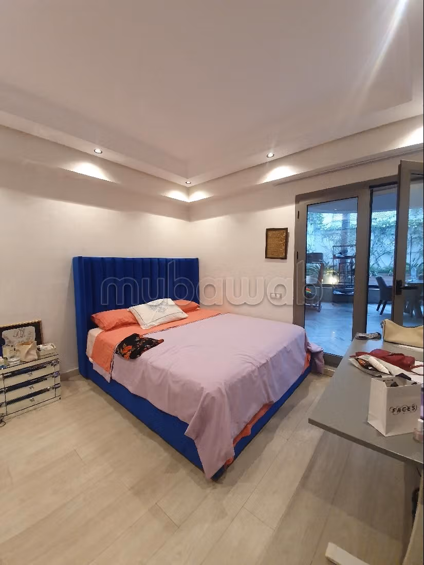 Piso en venta en Racine Extension. 12 habitaciones grandes. Conserje disponible, aire condicionado general. 