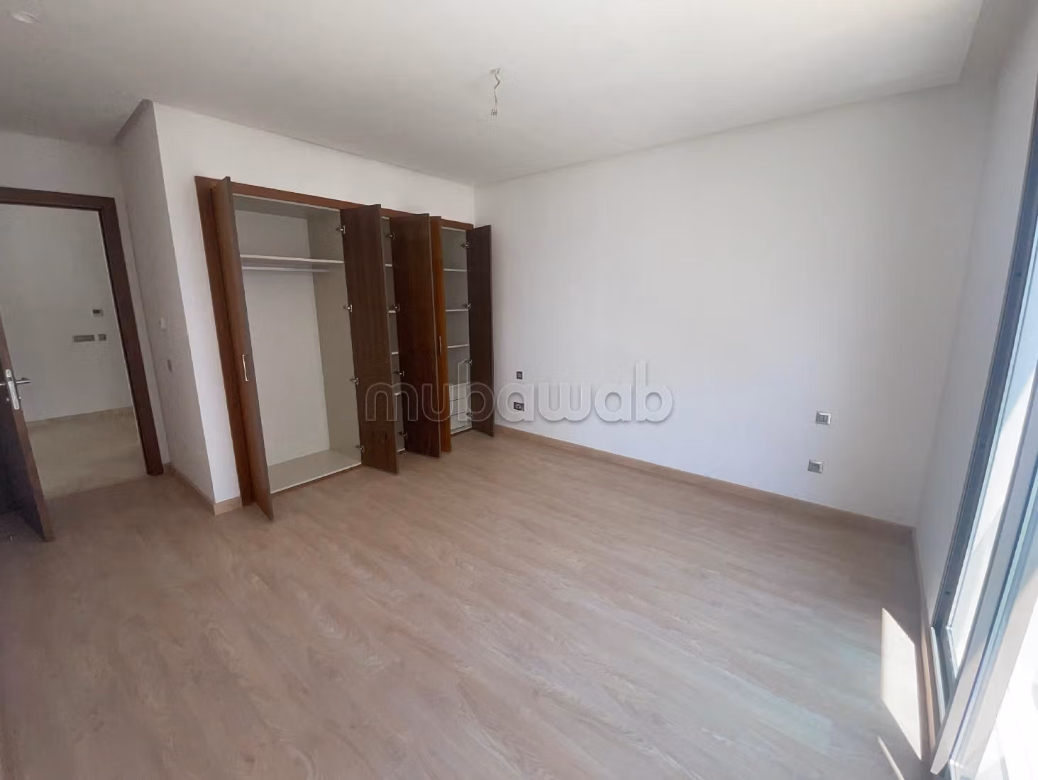 Appartementen huren in Souissi. 1 Slaapkamer. Terras en lift. 