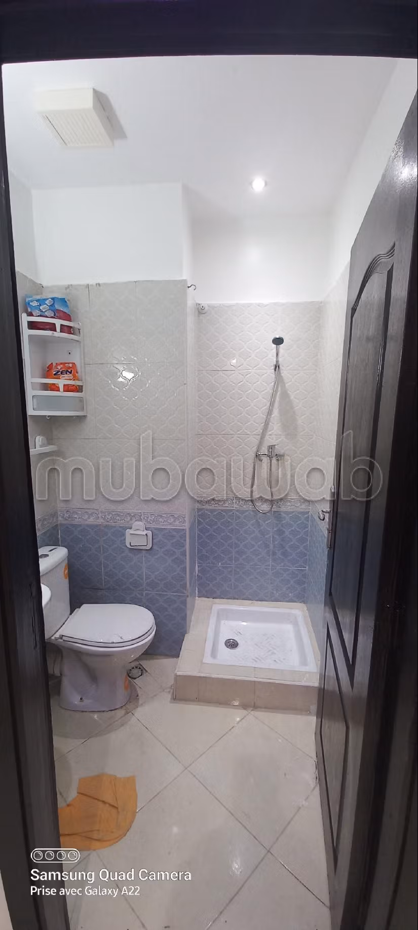 Find an apartment to buy in Lissasfa. 3 comfortable rooms. Living room with Moroccan decor, General satellite dish system