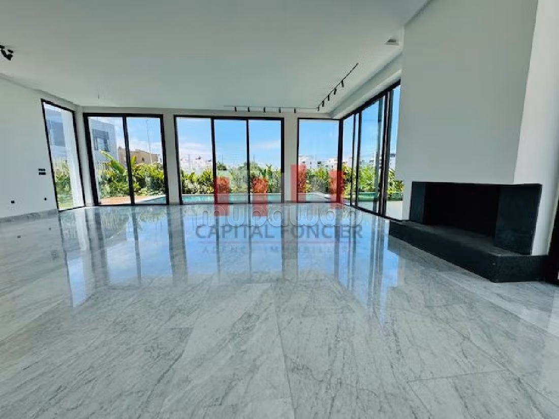 Maestosa villa in affitto a Ain Diab. 6 ampi locali. Giardino e terrazzo