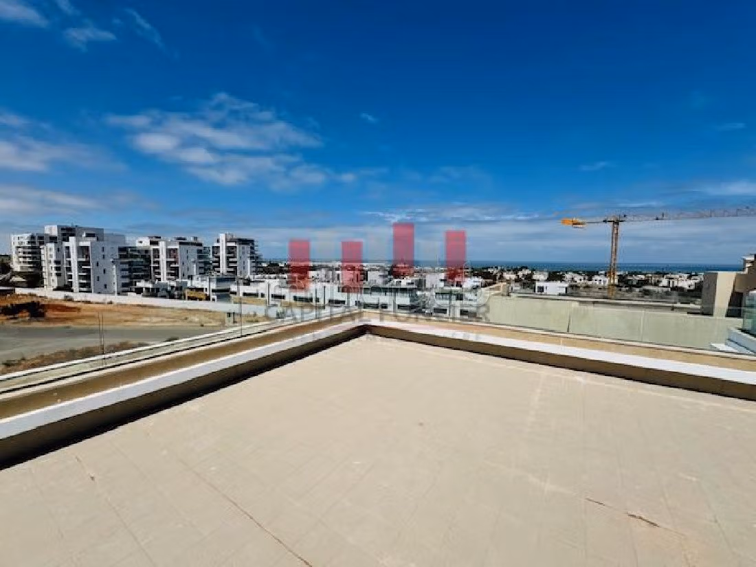 Maestosa villa in affitto a Ain Diab. 6 ampi locali. Giardino e terrazzo