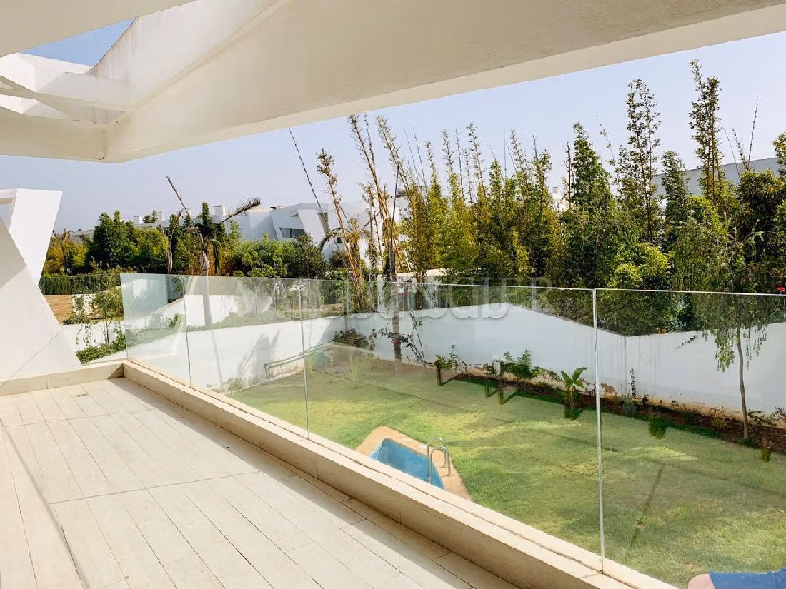 Vendita villa di lusso a Bouskoura Ville. 5 camere da letto. Grande piscina. 