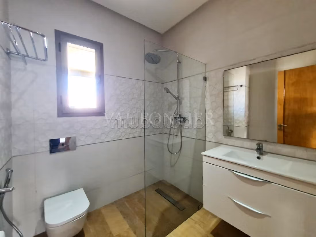 Luxury Villa for rent. 3 beautiful rooms. Carpark and garden