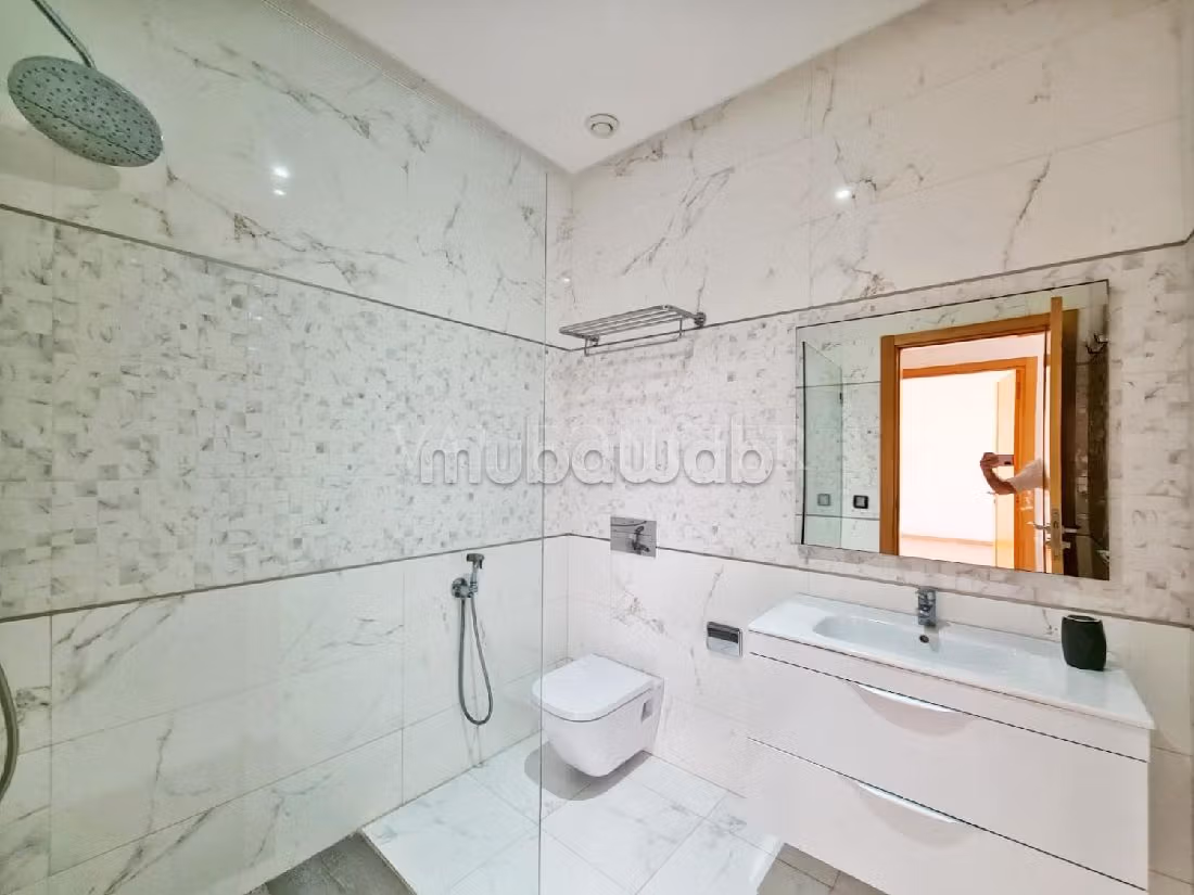 Luxury Villa for rent. 3 beautiful rooms. Carpark and garden