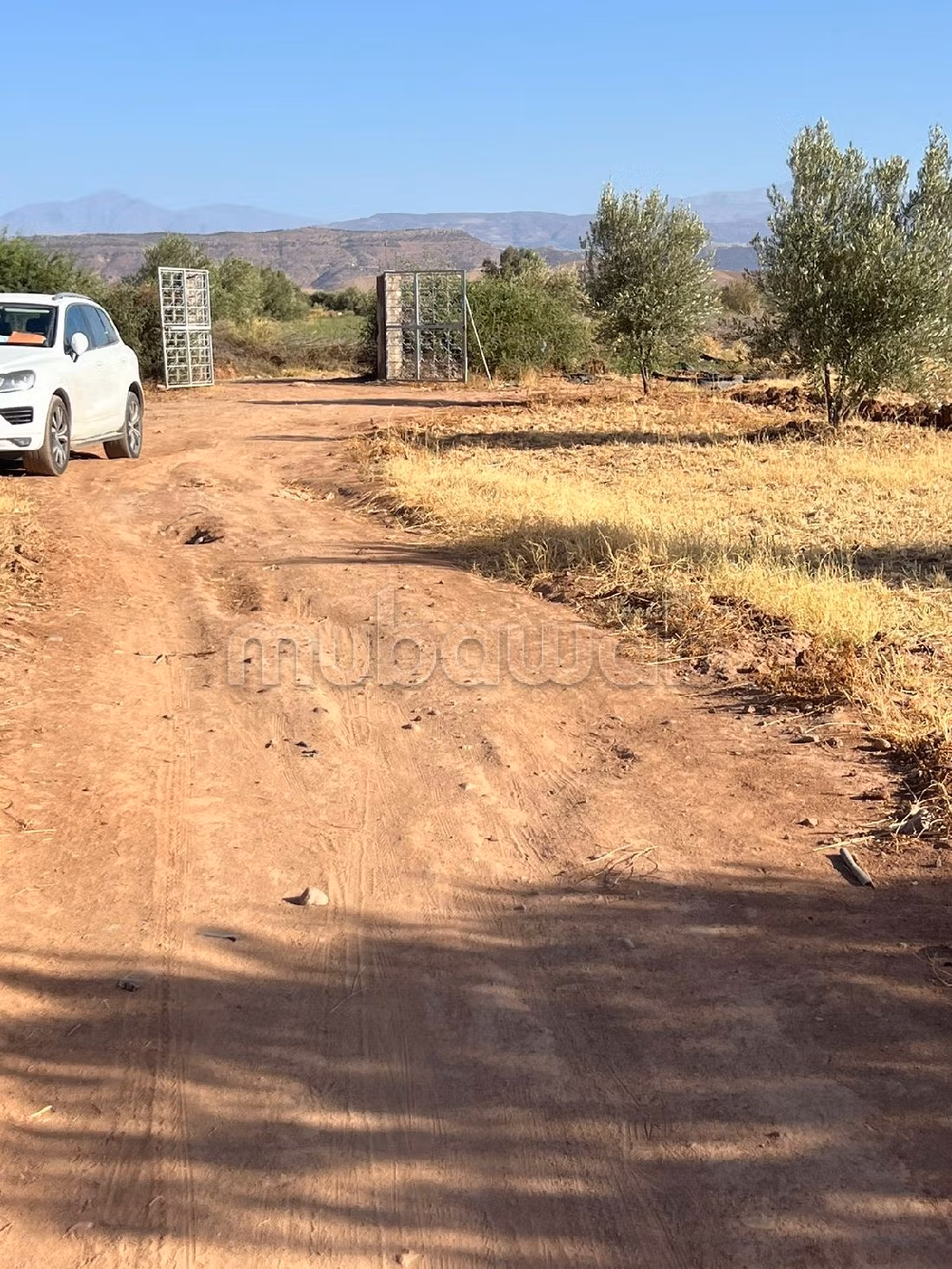 أرض جميلة للبيع بسيدي رحال. المساحة الكلية 22030 م². 