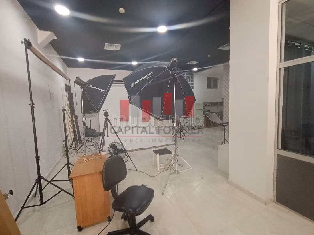 Local commercial de 140m2 à la location RACINE