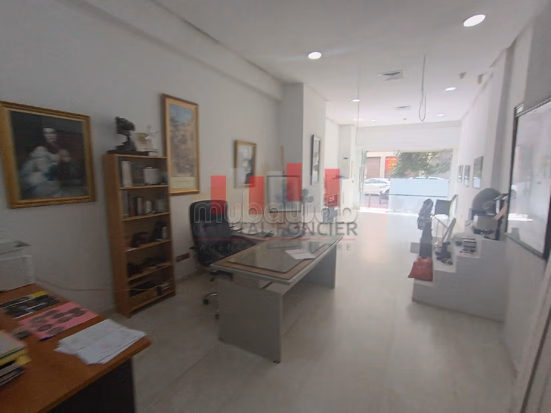 Local commercial de 140m2 à la location RACINE