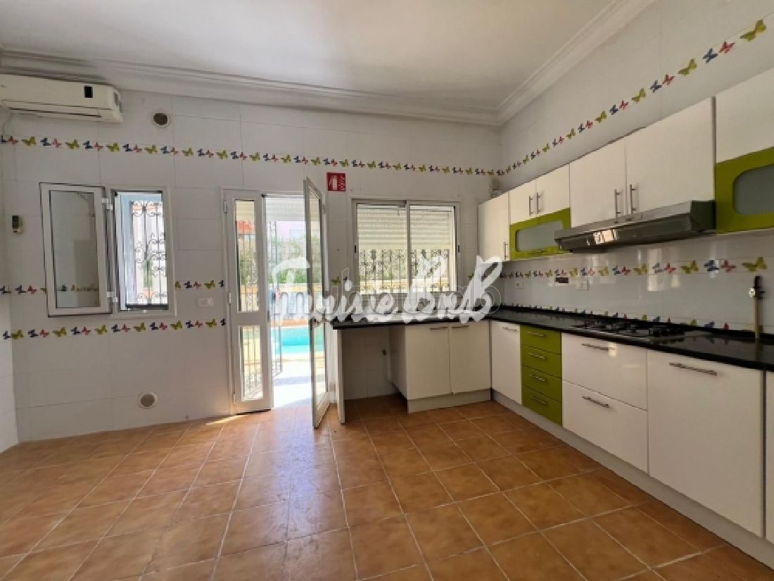 A louer une villa à usage de bureau