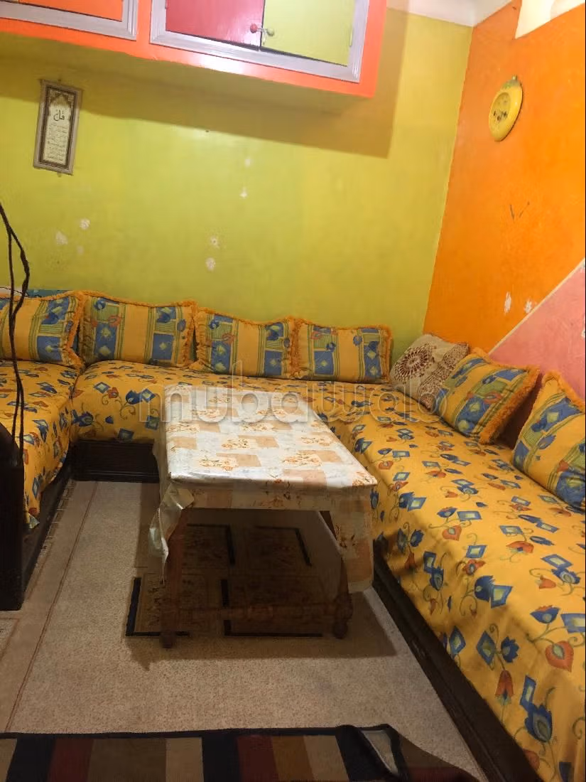 Maison à vendre à Iziki.
9 chambres agréables.
Meublé