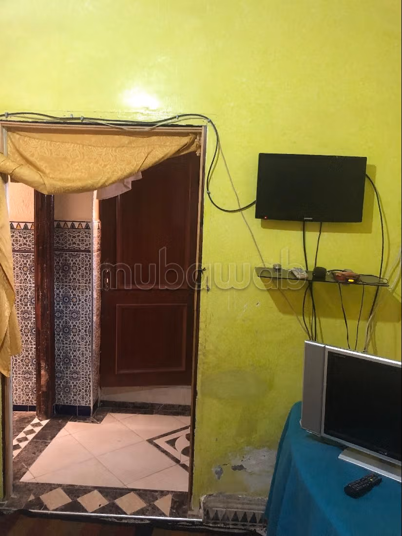 Maison à vendre à Iziki.
9 chambres agréables.
Meublé