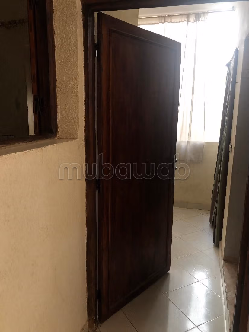 Maison à vendre à Iziki.
9 chambres agréables.
Meublé