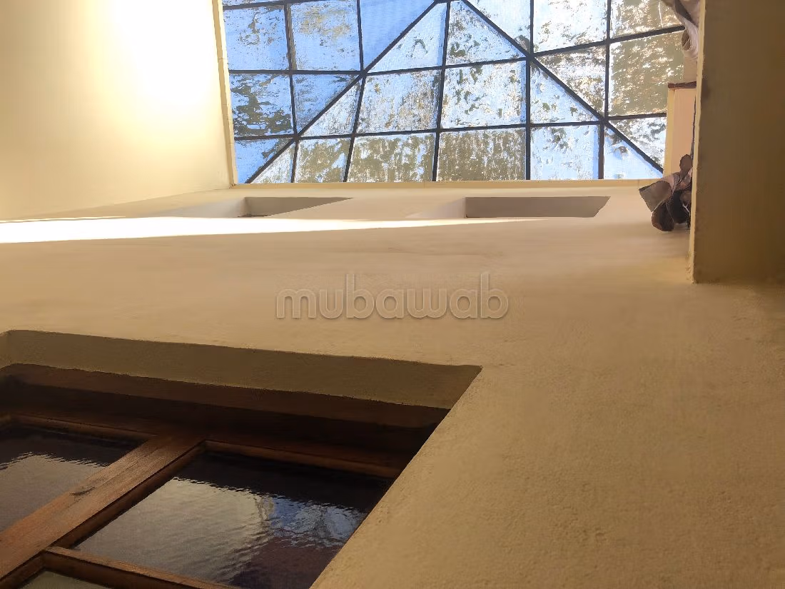 Maison à vendre à Iziki.
9 chambres agréables.
Meublé