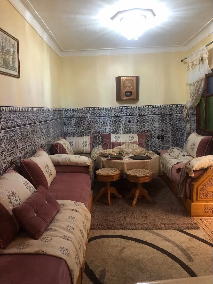 Maison à vendre à Iziki.
9 chambres agréables.
Meublé