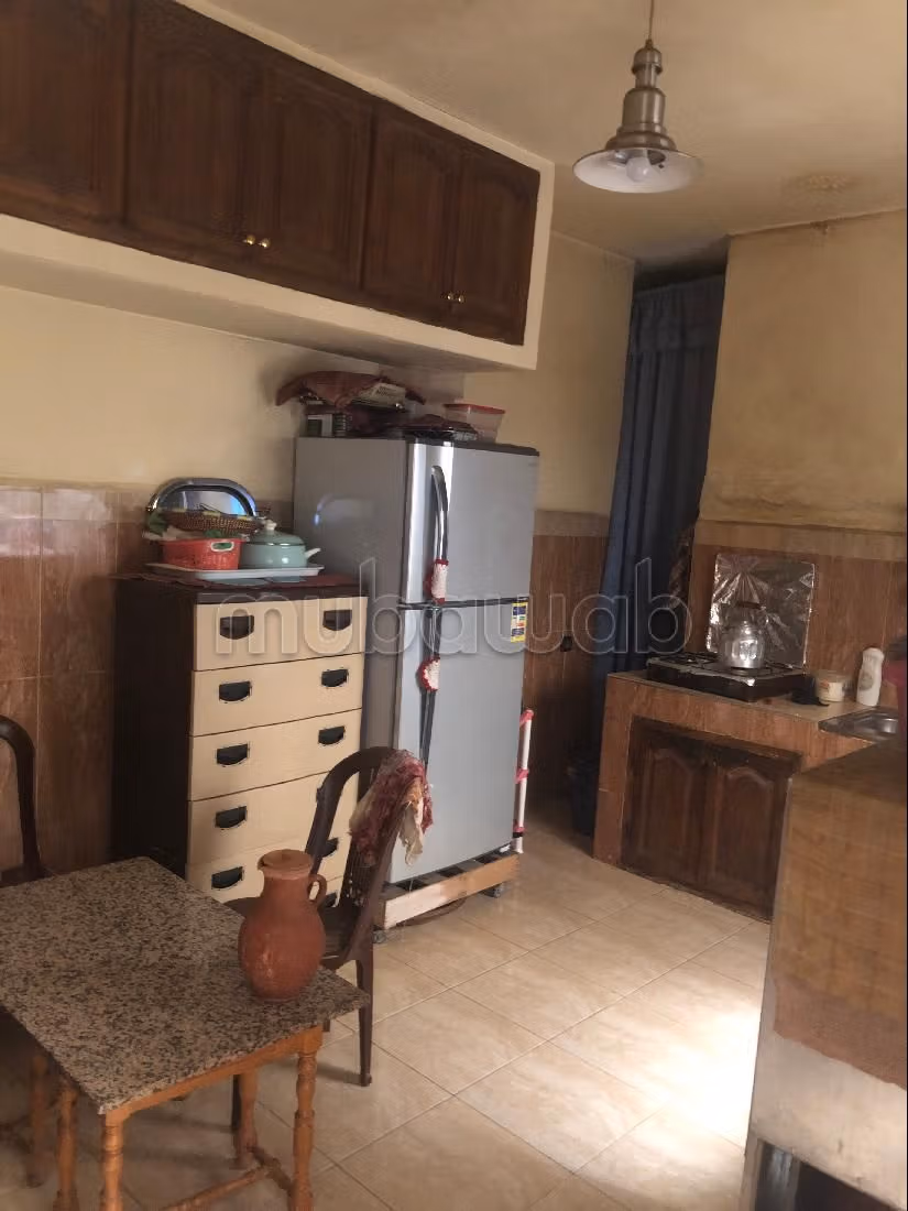 Maison à vendre à Iziki.
9 chambres agréables.
Meublé