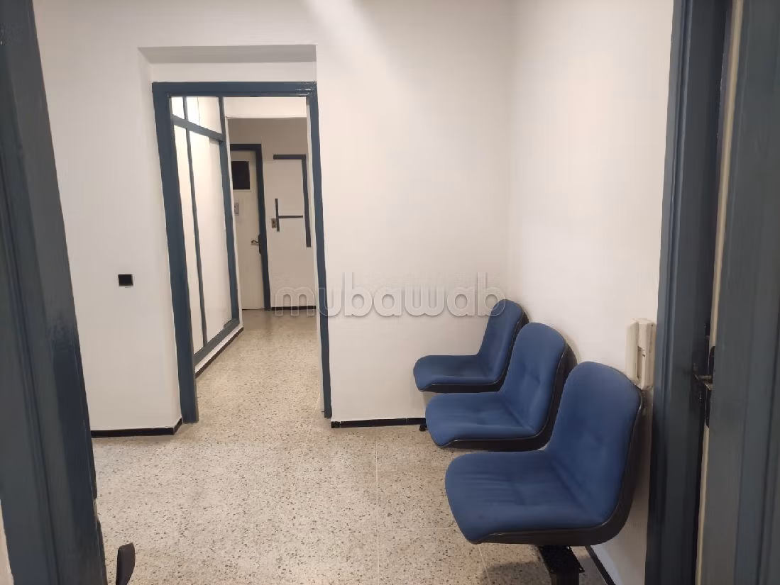 عقارت تجارية للكراء بالمعاريف. المساحة الكلية 140 م²