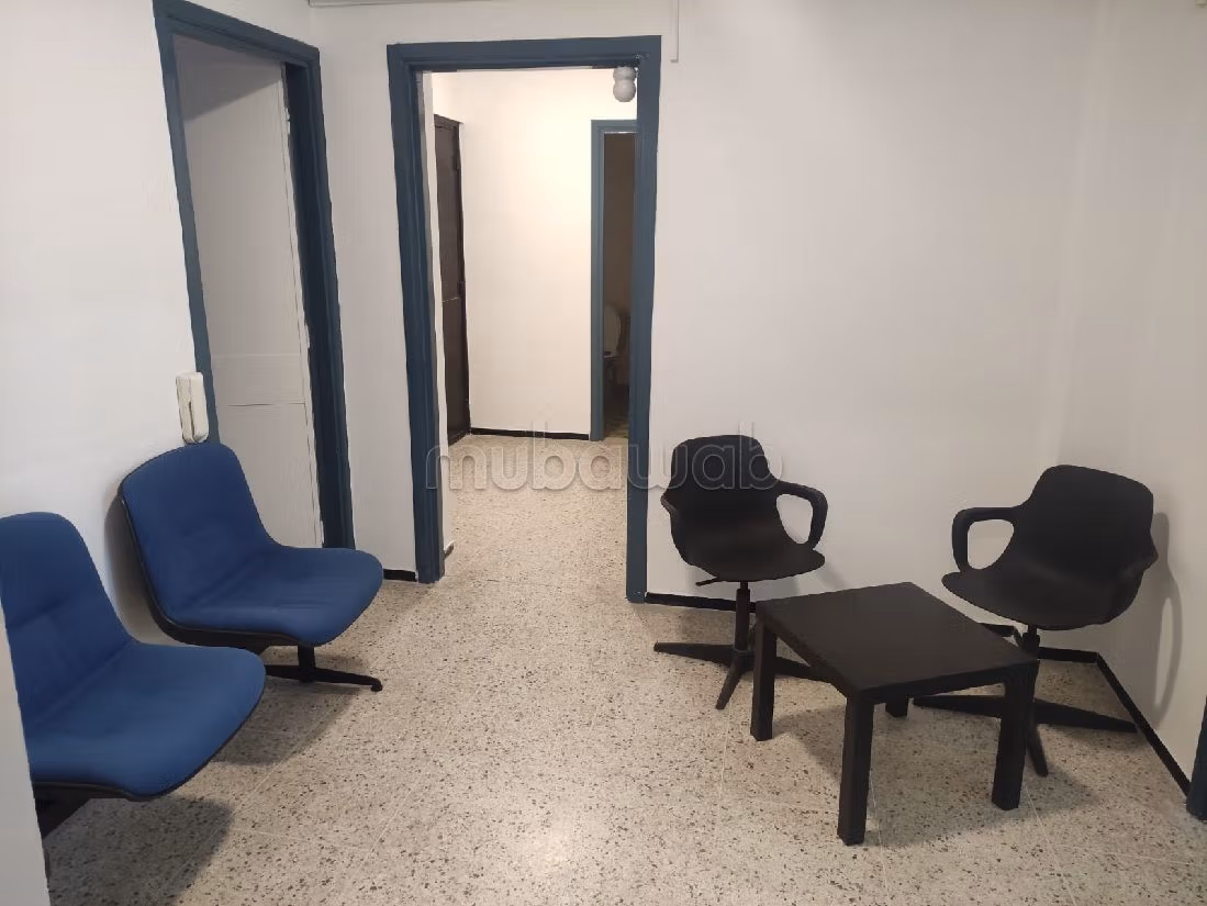 عقارت تجارية للكراء بالمعاريف. المساحة الكلية 140 م²