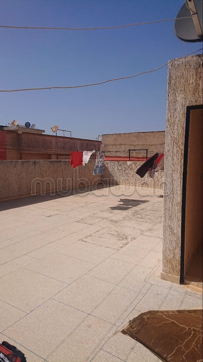 Appartement à l'achat à Bir Rami Est. 3 grandes pièces. Antenne parabolique et Porte blindée