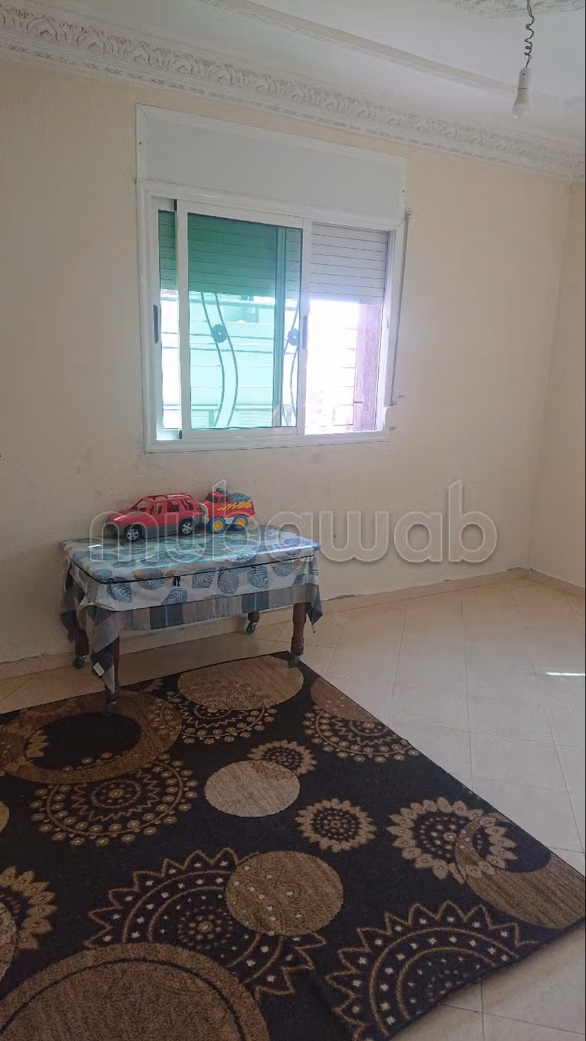 Appartement à l'achat à Bir Rami Est. 3 grandes pièces. Antenne parabolique et Porte blindée