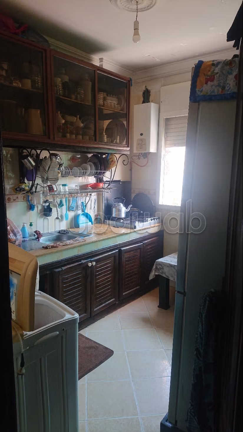Appartement à l'achat à Bir Rami Est. 3 grandes pièces. Antenne parabolique et Porte blindée