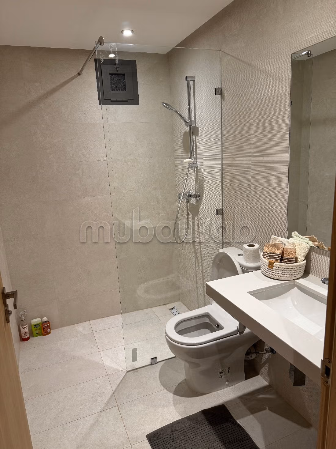 Appartementen om te kopen. Totale oppervlakte 100 m². Conciërgeservice en mooi zwembad. 