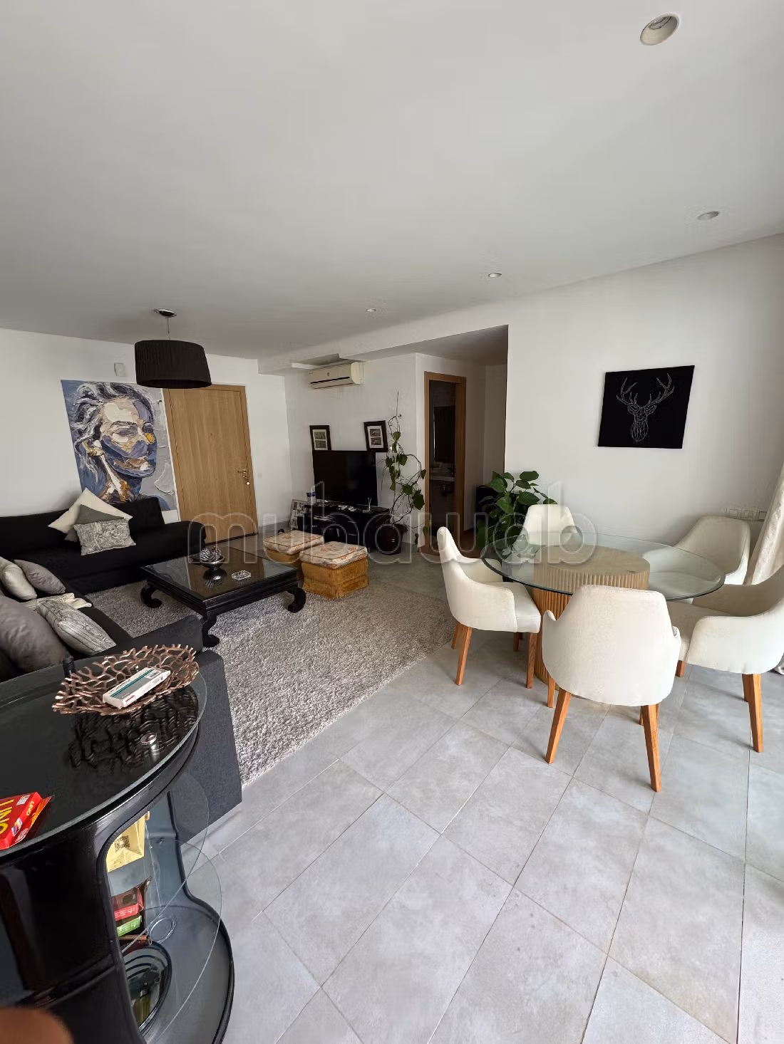 Appartementen om te kopen. Totale oppervlakte 100 m². Conciërgeservice en mooi zwembad. 