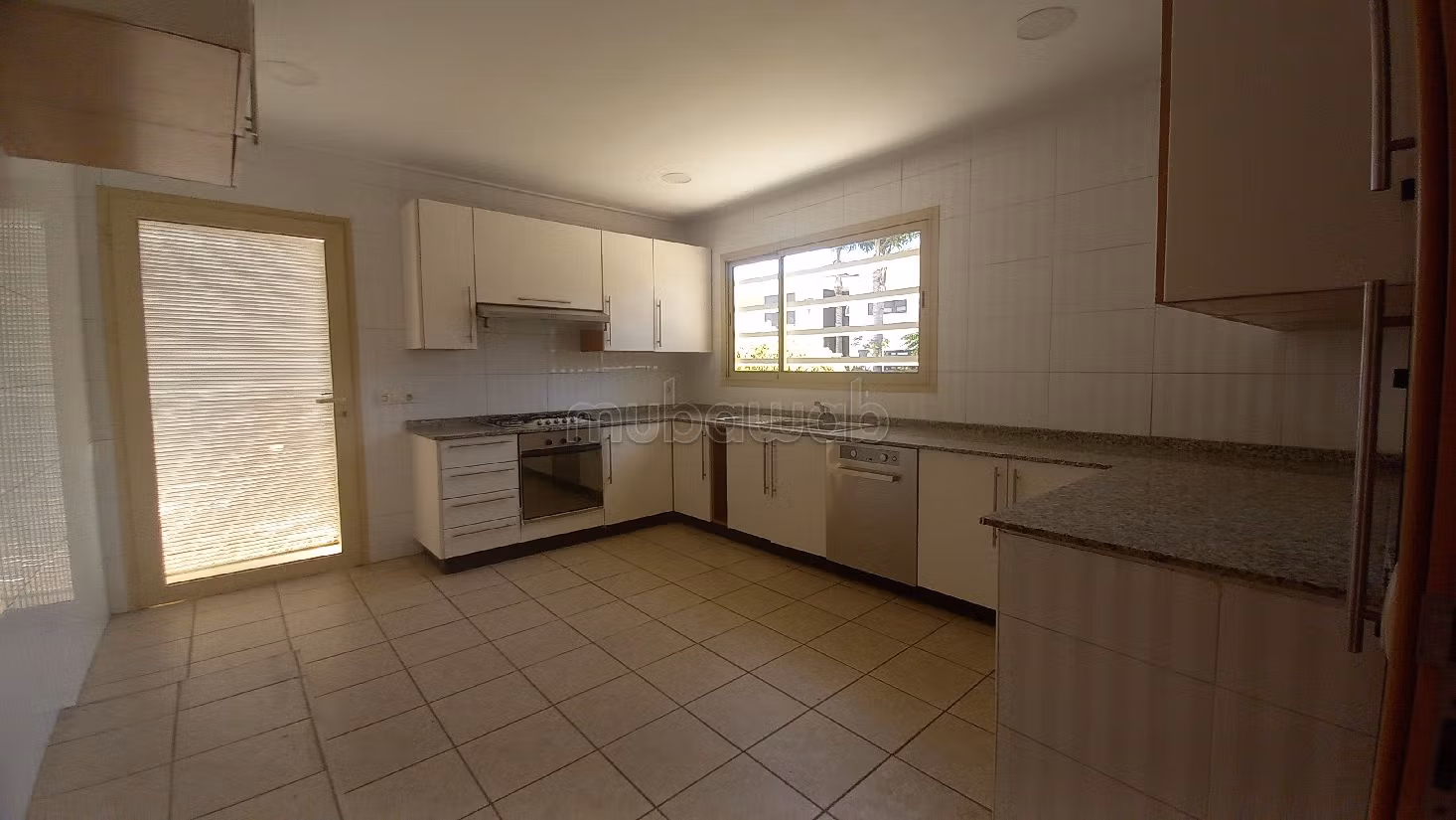 Straordinaria villa in affitto a Californie. 8 ampi locali. Piscina e condizionatore.