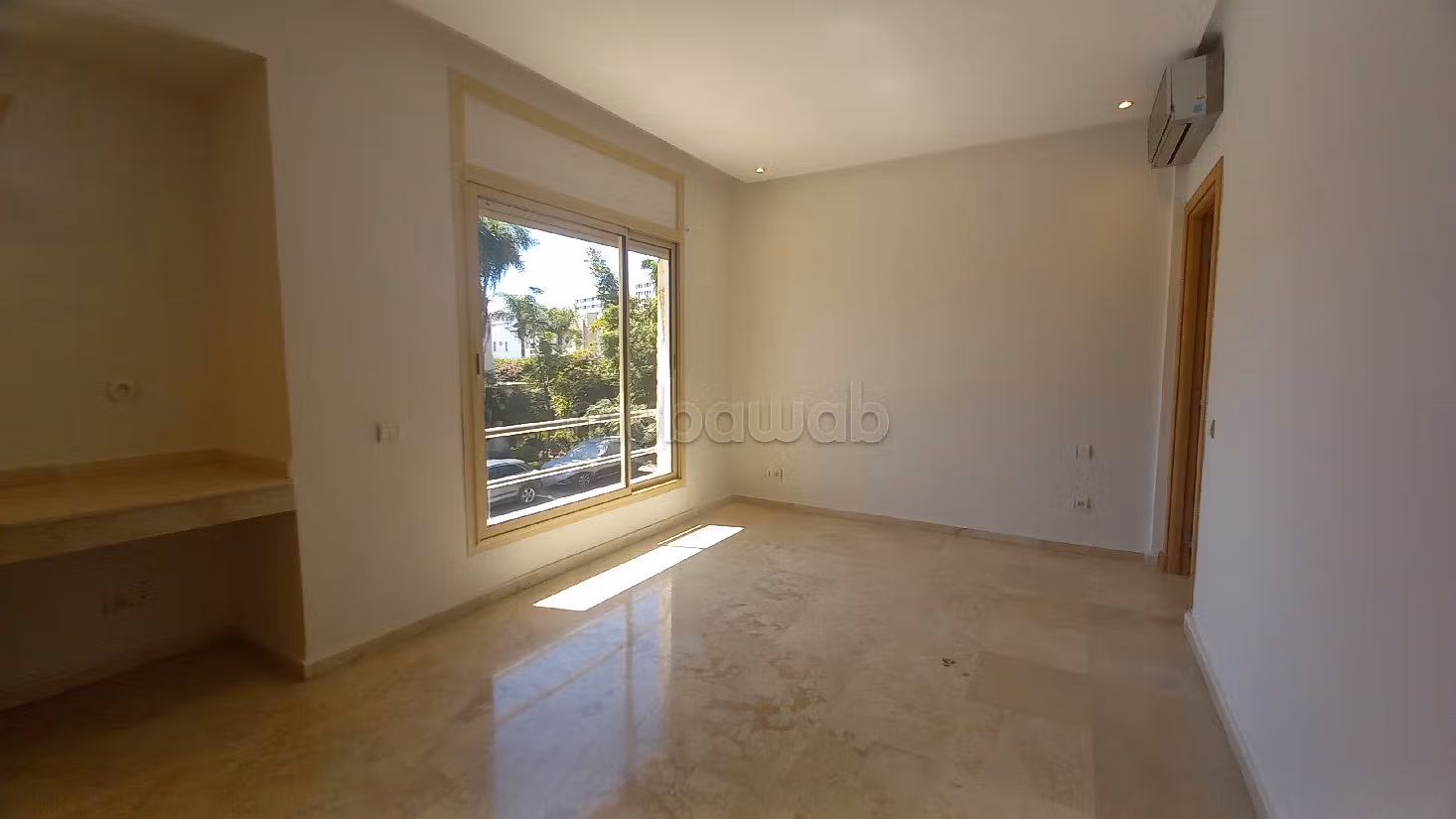 Straordinaria villa in affitto a Californie. 8 ampi locali. Piscina e condizionatore.