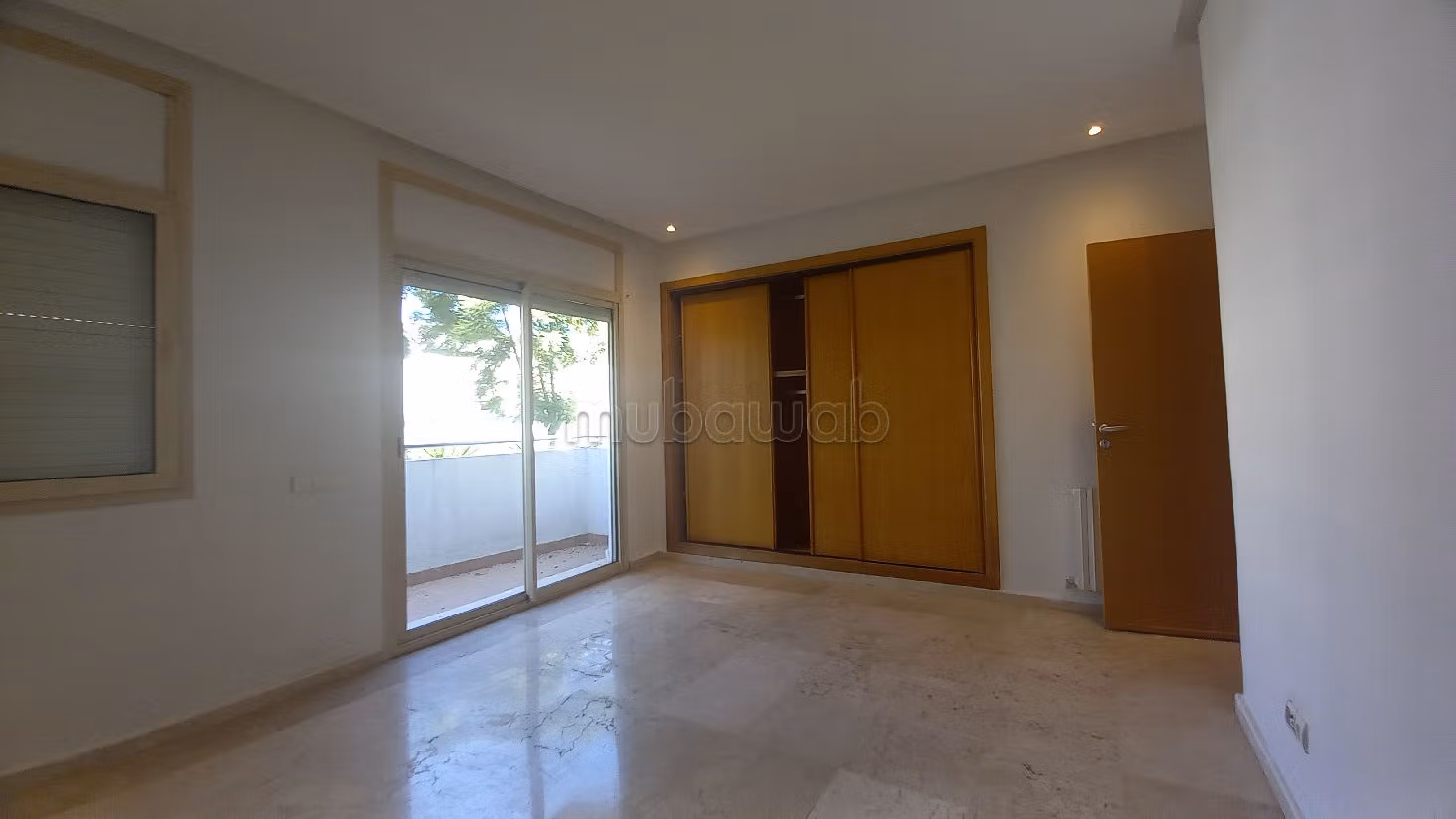 Straordinaria villa in affitto a Californie. 8 ampi locali. Piscina e condizionatore.