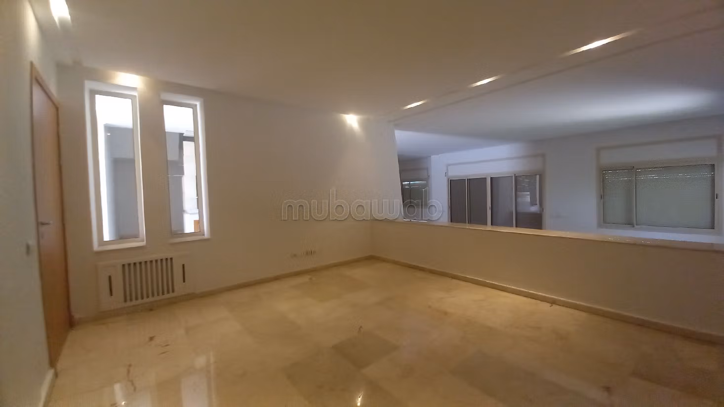 Straordinaria villa in affitto a Californie. 8 ampi locali. Piscina e condizionatore.