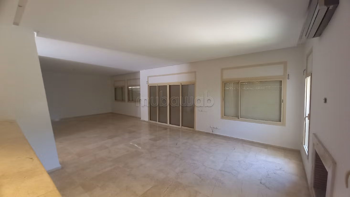 Straordinaria villa in affitto a Californie. 8 ampi locali. Piscina e condizionatore.