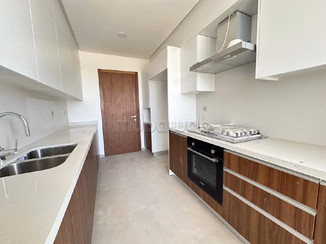 Piso en alquiler en Souissi. 4 habitaciones confortables. Sistema de antena parabólica y residencia segura. 