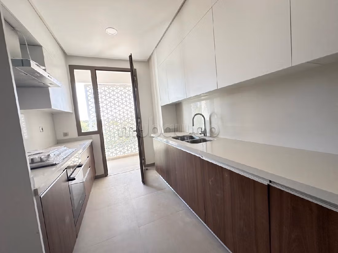 Piso en alquiler en Souissi. 4 habitaciones confortables. Sistema de antena parabólica y residencia segura. 