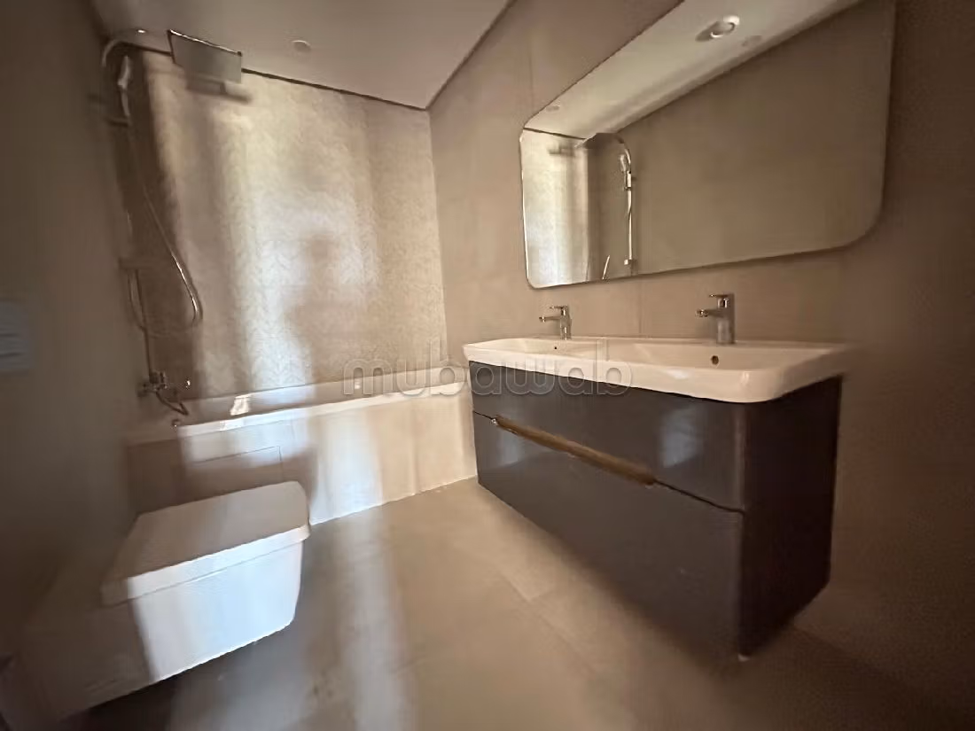 Piso en alquiler en Souissi. 4 habitaciones confortables. Sistema de antena parabólica y residencia segura. 