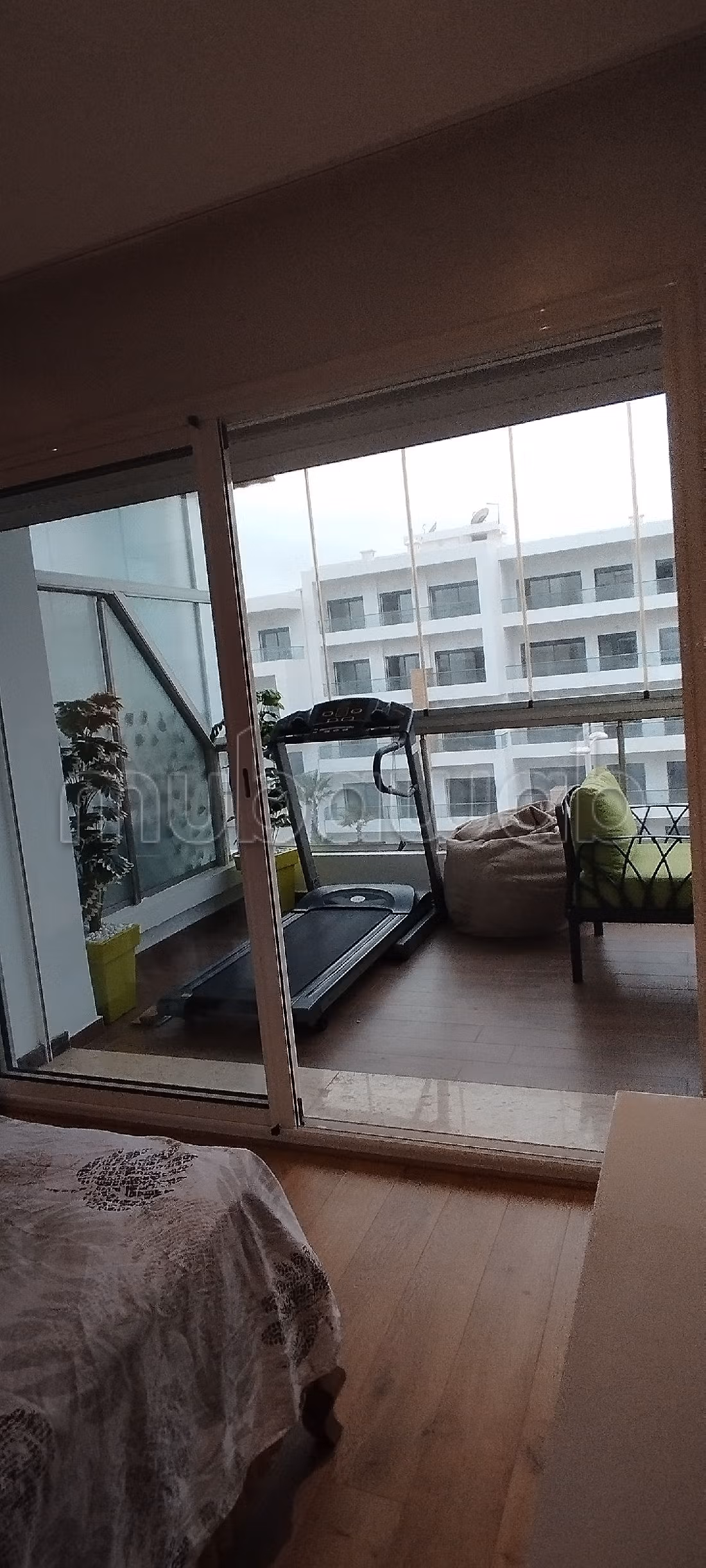 Location saisonnière à Dar Bouazza. Surface totale 170 m². Places de parking et terrasse