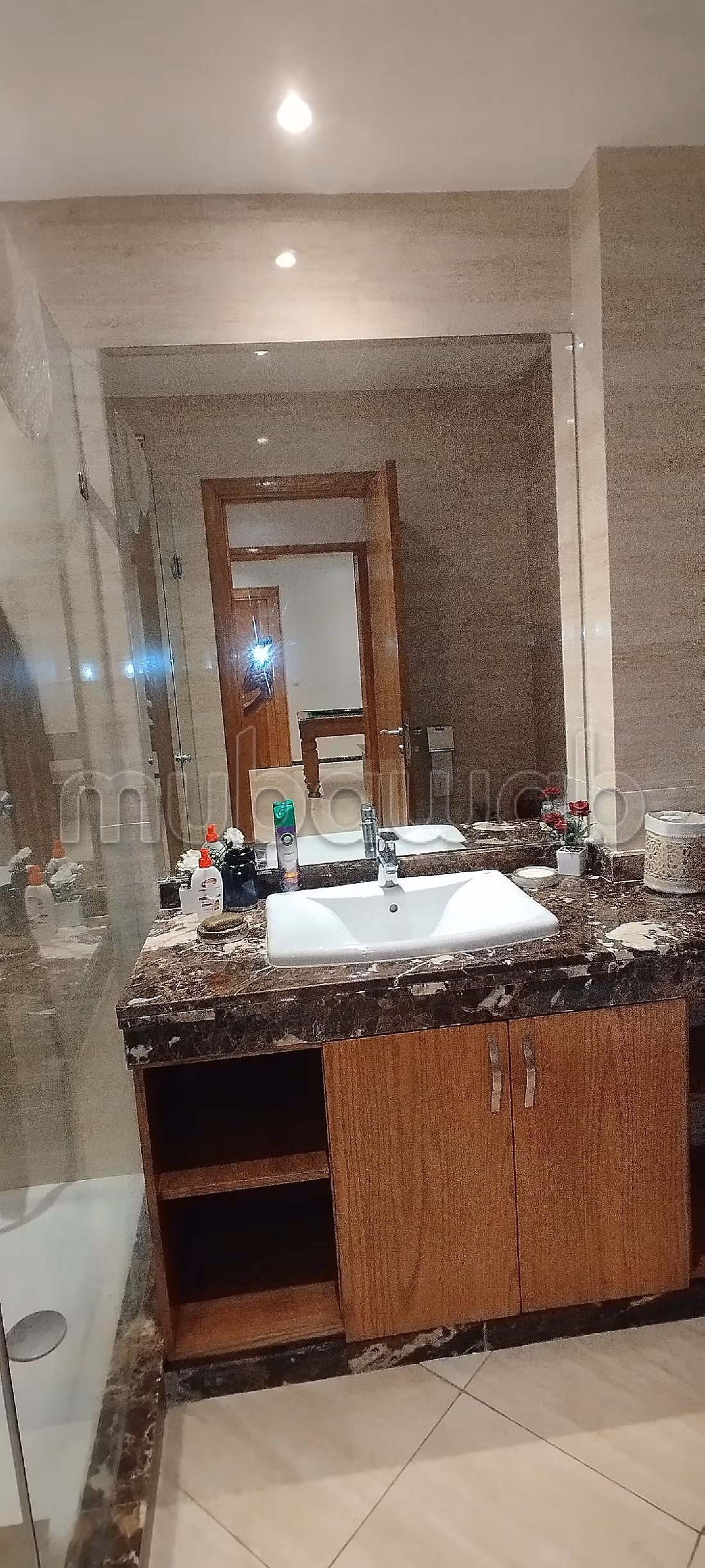 Location saisonnière à Dar Bouazza. Surface totale 170 m². Places de parking et terrasse