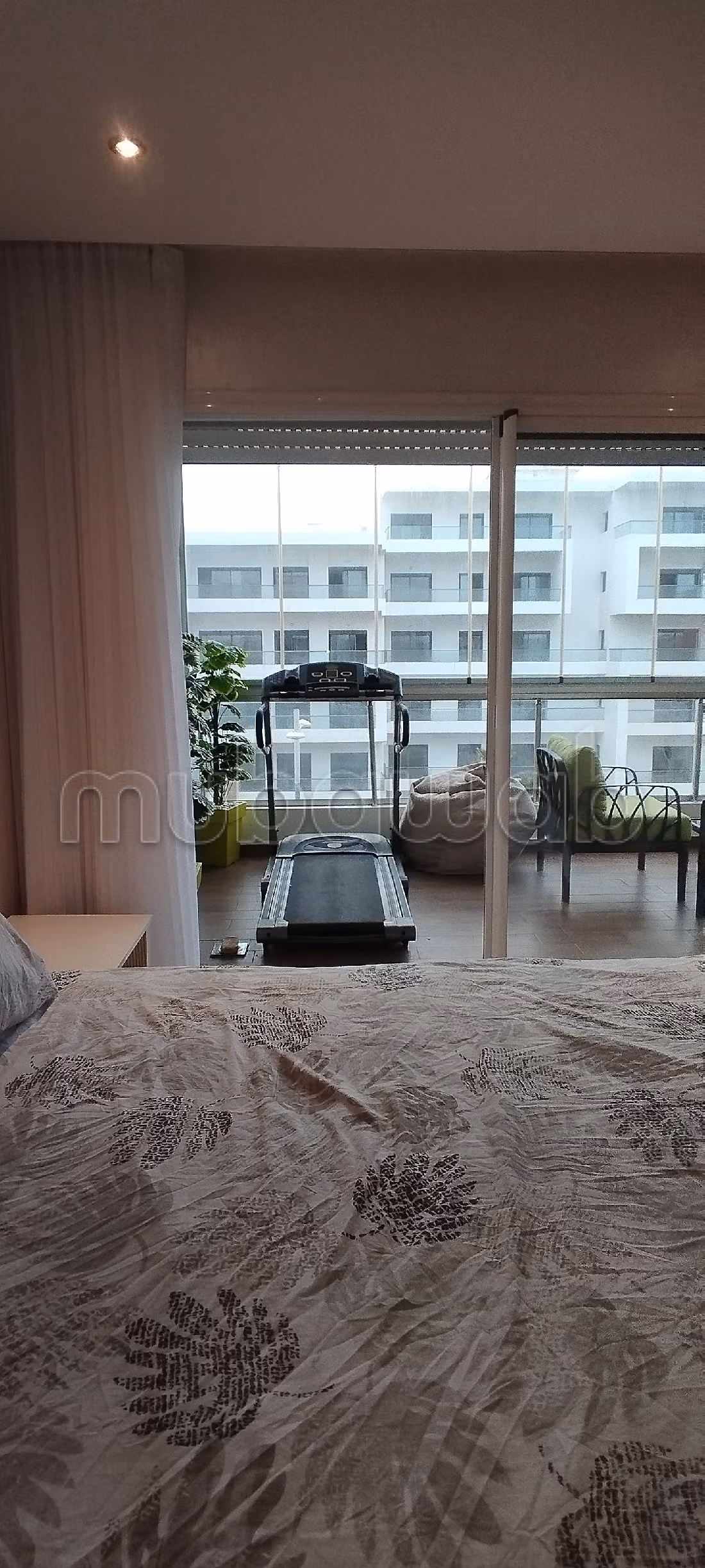 Location saisonnière à Dar Bouazza. Surface totale 170 m². Places de parking et terrasse