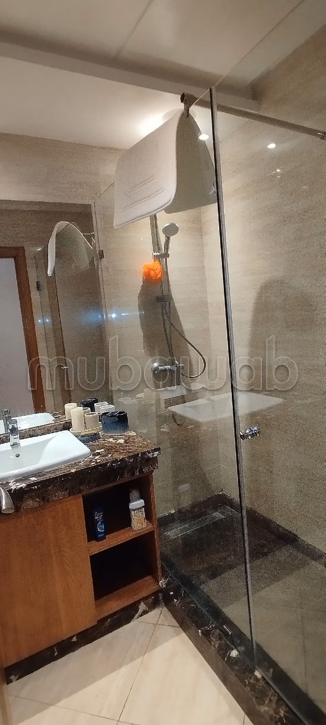 Location saisonnière à Dar Bouazza. Surface totale 170 m². Places de parking et terrasse