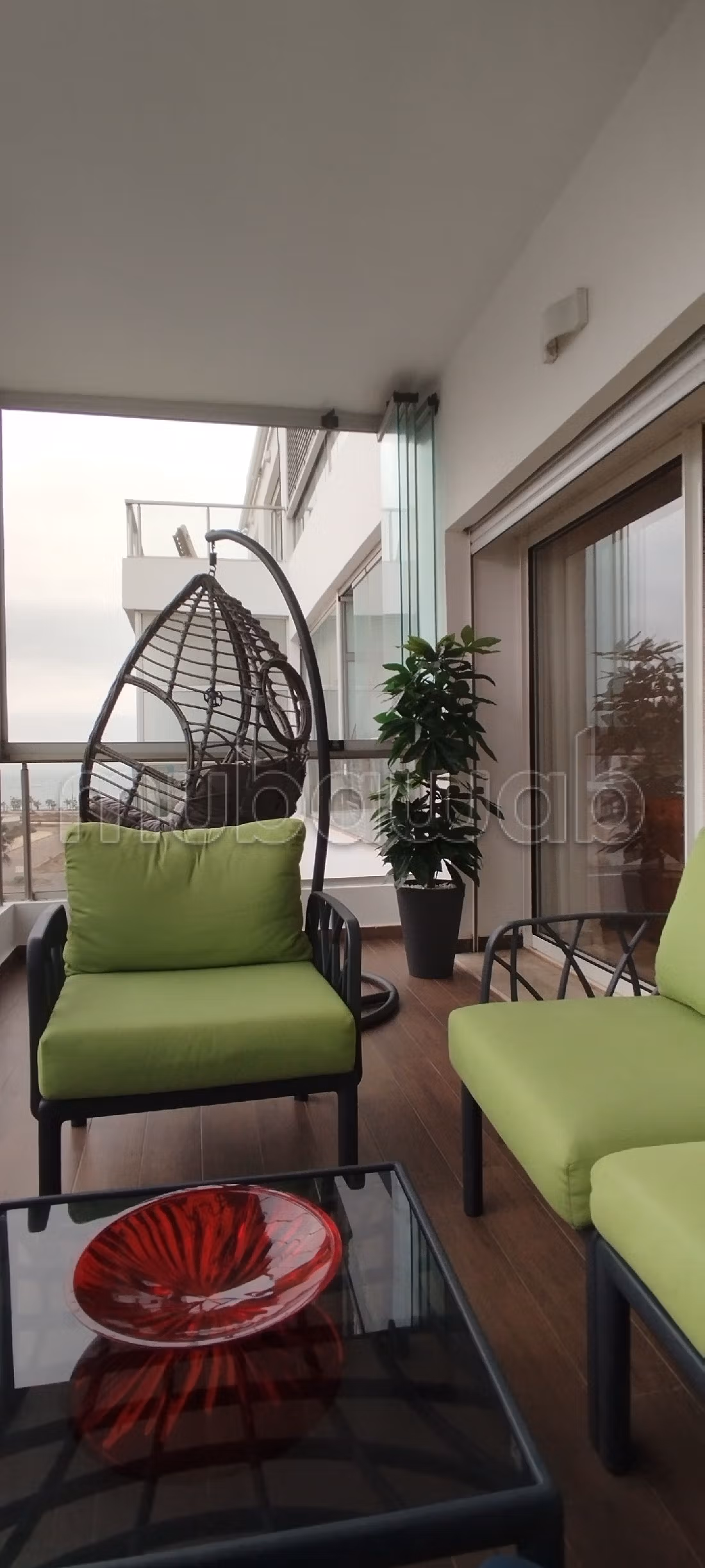 Location saisonnière à Dar Bouazza. Surface totale 170 m². Places de parking et terrasse